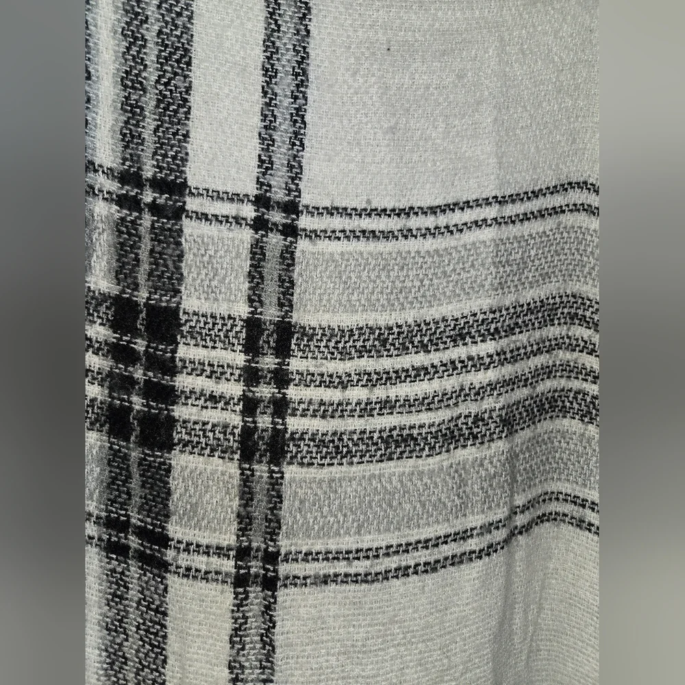 Plaid Fringed Scarf Shawl  in Black and Cream